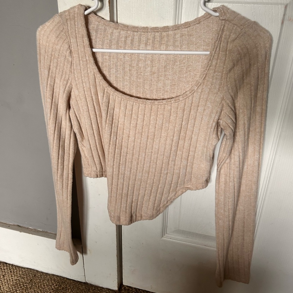 Beige long sleeve crop top